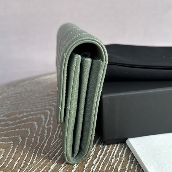 CHANEL L-GUSSET FLAP WALLET - Picture 4 of 15